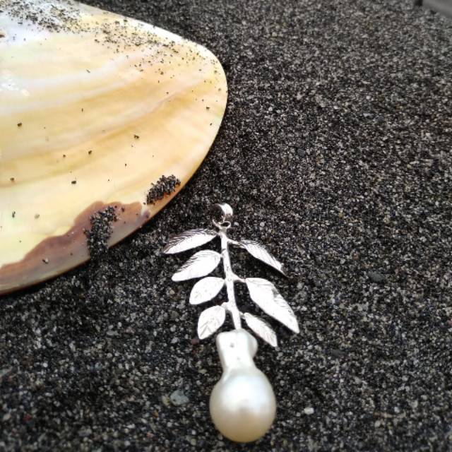 Liontin perak mutiara laut Barok