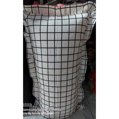 Sarung Bantal Cinta jumbo Edisi kotak kotak  halus dan tidak luntur UK 95x45