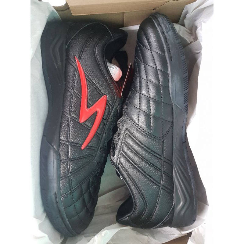 Specs Metasala Kaze IN BLACK size 40