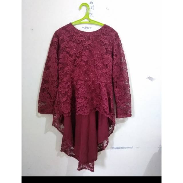 (SOLD) Atasan Brokat Blouse Model Pinguin Merah Maroon Gliter