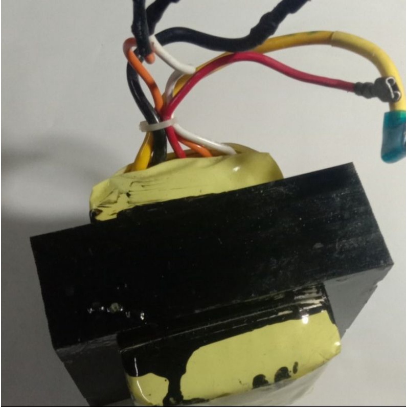 Travo bekas copotan back UPS RS 1100 APC