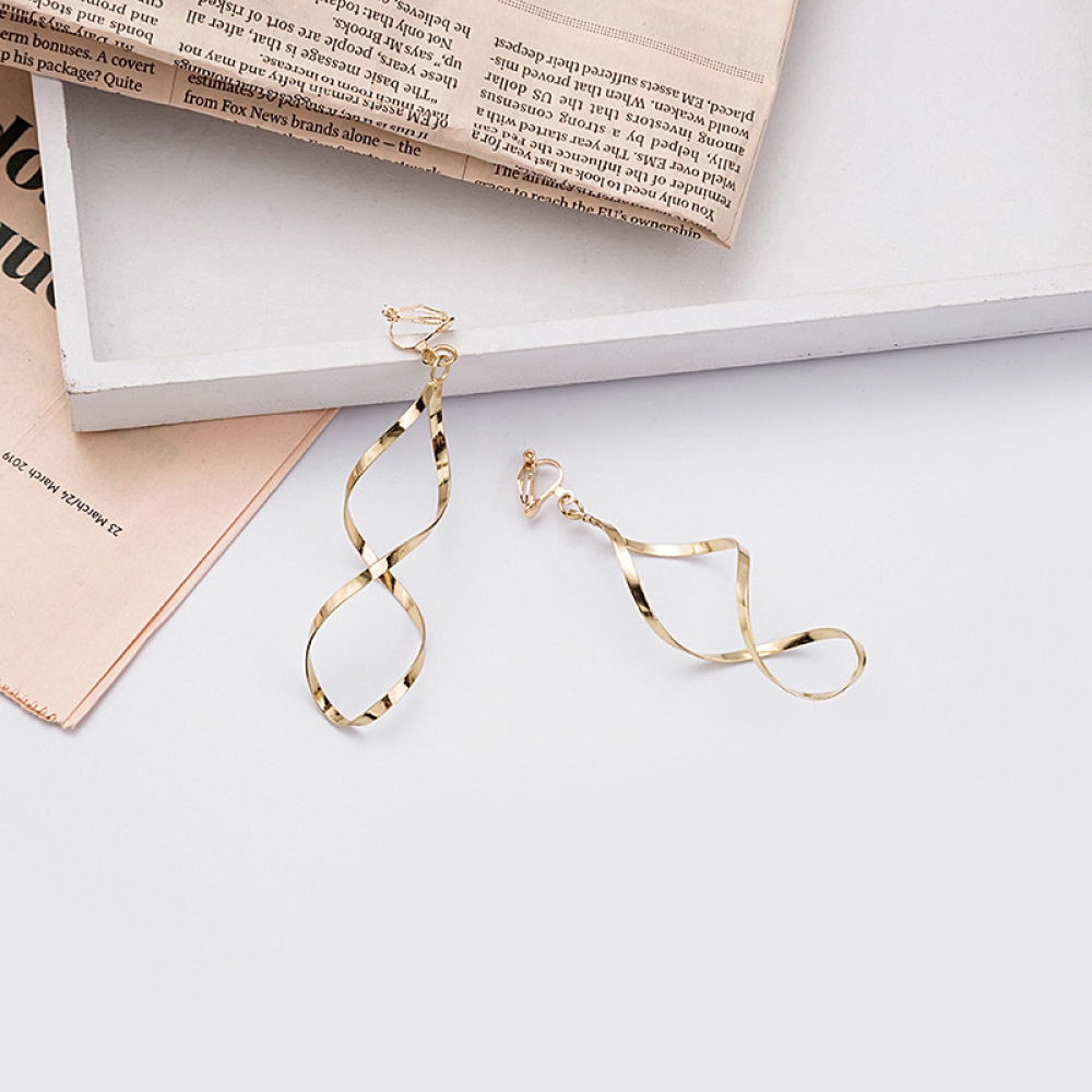 Anting Klip Tanpa Tindik Bentuk Geometri Warna Emas / Silver Untuk Wanita