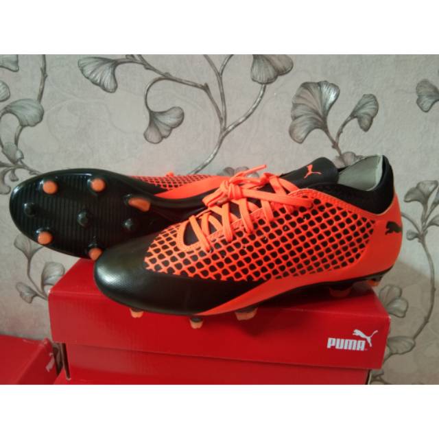 - 10483902FUTURE 2.4 FG AG Puma Black-Shocking Orange