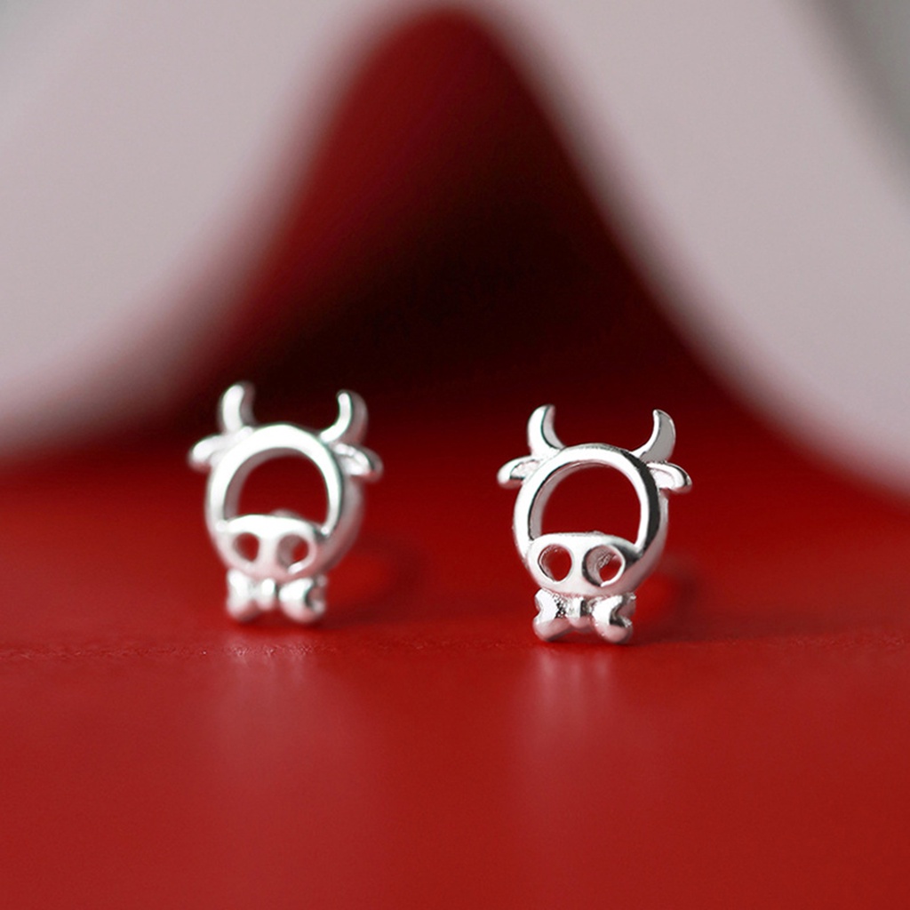 Hu Hu Hu Hu Hu Alat Bantu Pasang Kacamata♡ 1 Pasang Anting Stud Desain Zodiak Sapi Model Hollow Untuk Wanita