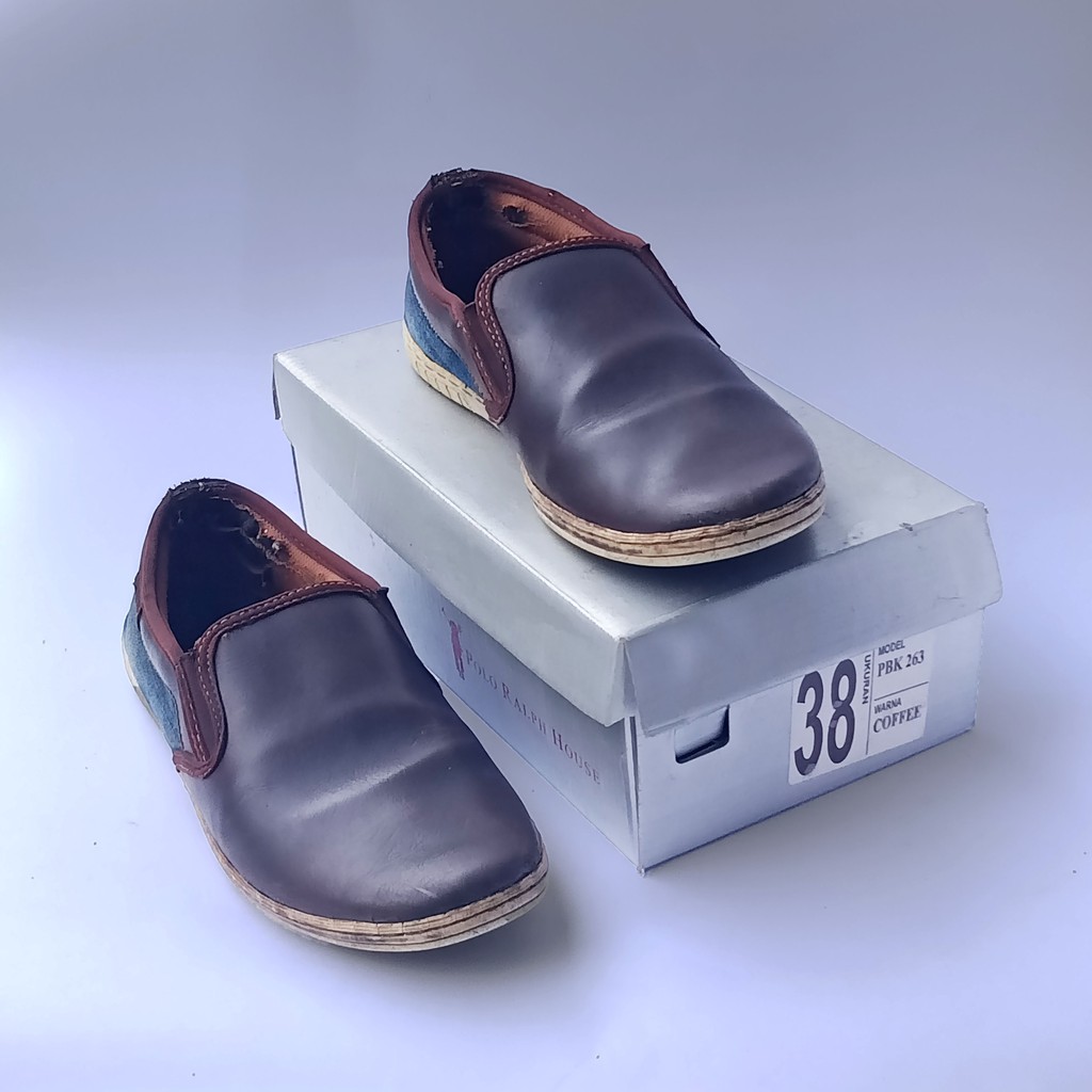 SEPATU SECOND SLIP ON LOAFERS