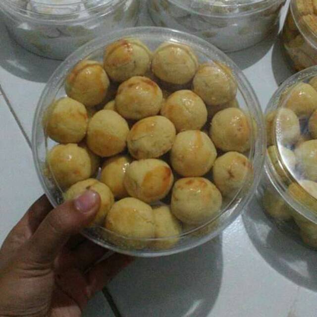 

Kue kering / nastar / castengel / sagu keju / putri salju