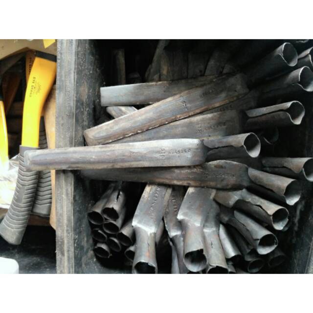 RIMBAS BAJA BABAT RUMPUT DUA MATA