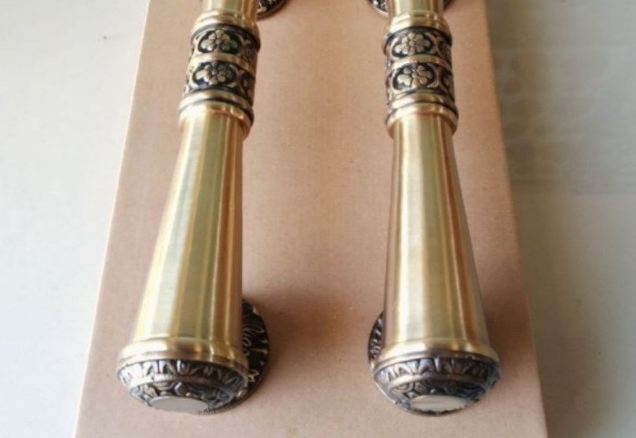 Tarikan Pintu Rumah Kuningan Mewah Gagang Pintu Baut Tembus Panjang 33 Cm