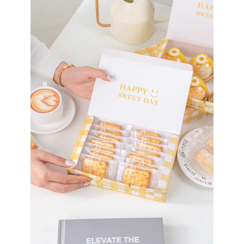 

box cookies sweet day yellow kotak kue lucu unik vintage