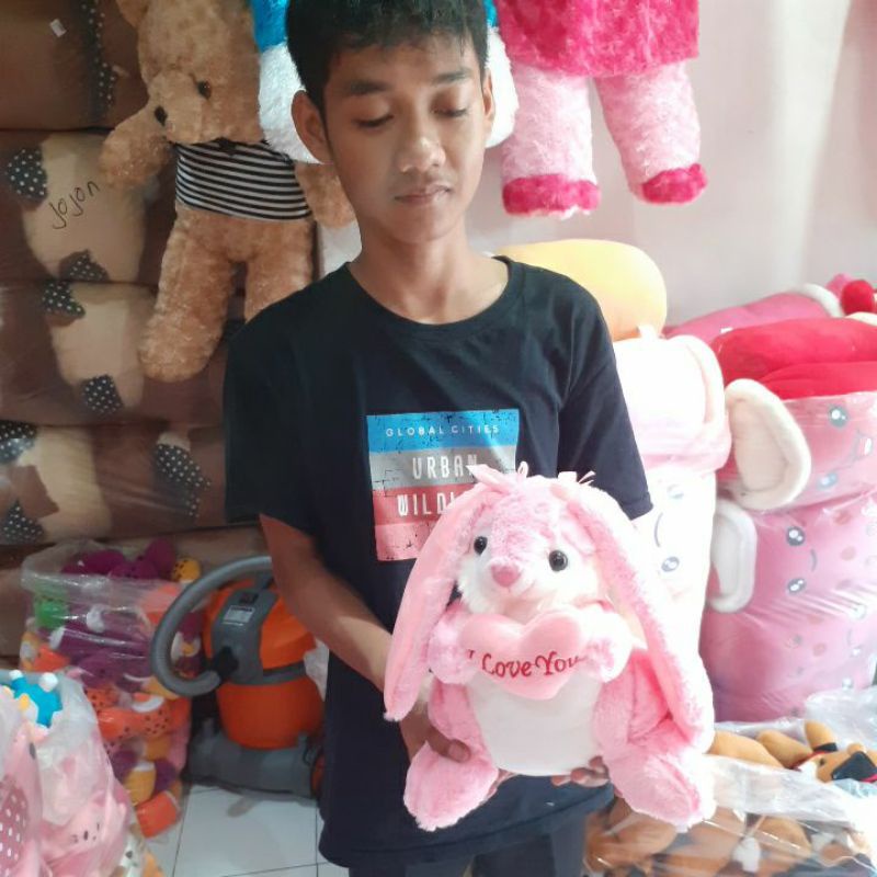 Boneka kelinci love t