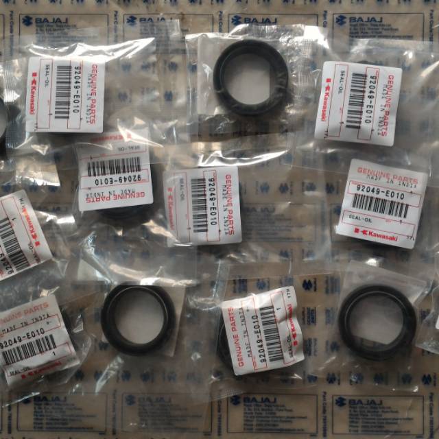 SEAL SHOCK DEPAN 200NS SEL SOK DEPAN BAJAJ 200NS  SEAL AS SHOCK PULSAR 200NS SEAL AS  DEPAN BR200 PU