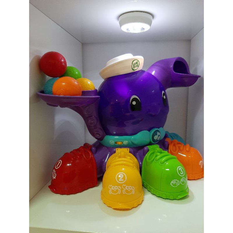 Leapfrog octocpus peek a shoe