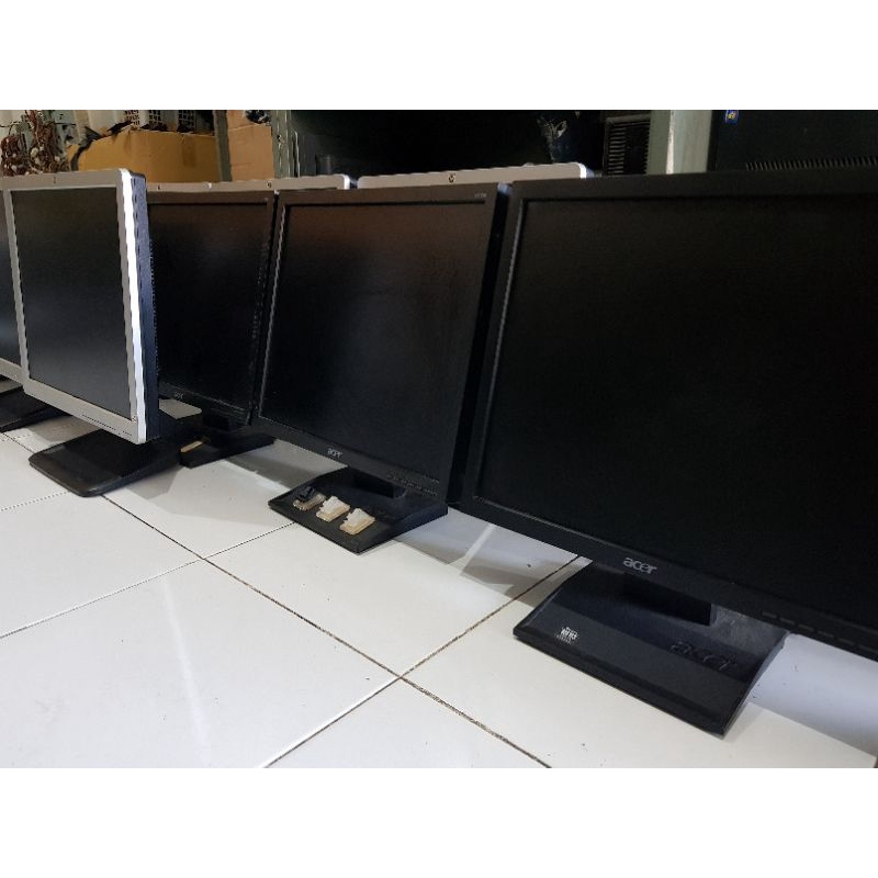 Monitor pc builtup 17&quot; kotak square normal