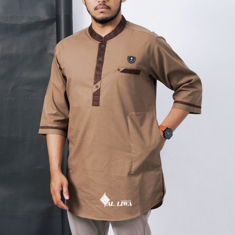 koko kurta pria lengan 3/4 berkualitas aldarta original Al_liwa warna mocca ukuran M L XL