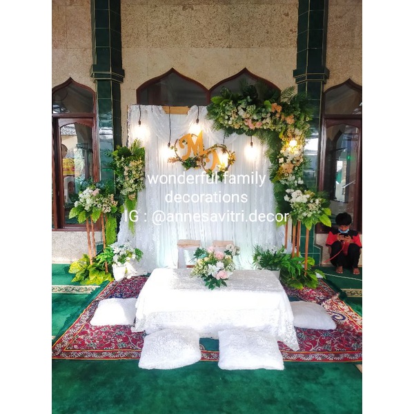 backdrop akad nikah nuansa putih 2 meter + meja akad lesehan