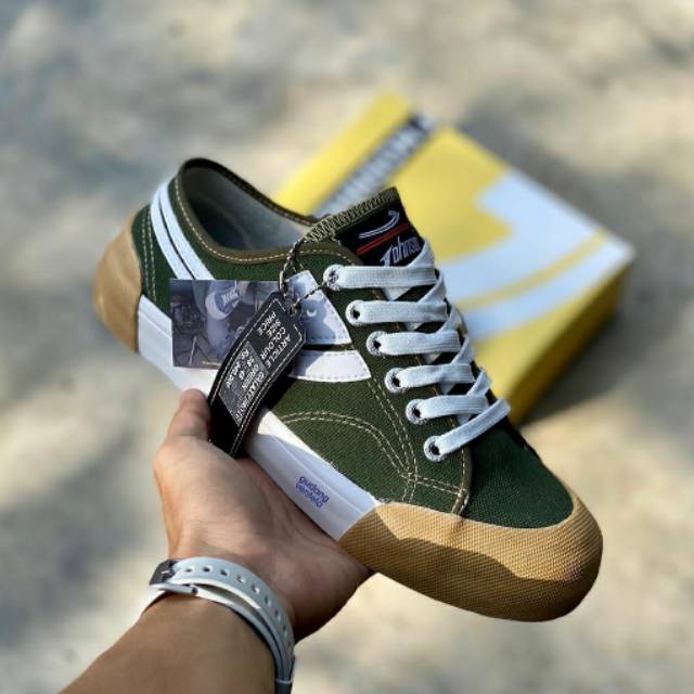 Sepatu snakers jhonson galaxy pro LC green