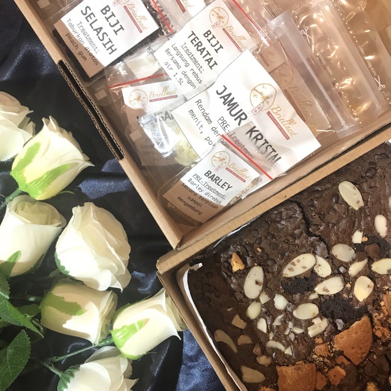 HAMPERS VALENTINE HADIAH VALENTINE PEACH GUM DAN PREMIUM BROWNIES VALENTINES GIFT HADIAH VALENTINE