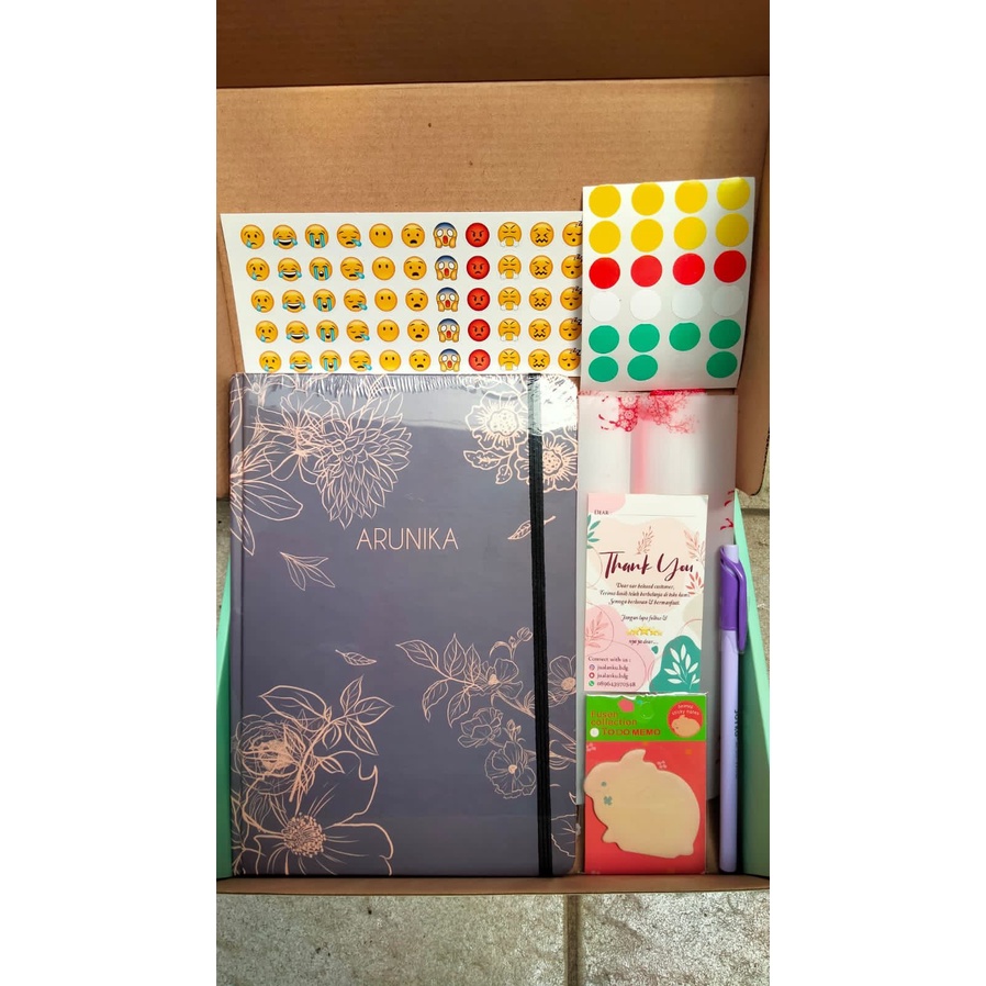 

Bullet Journal + free journal kit