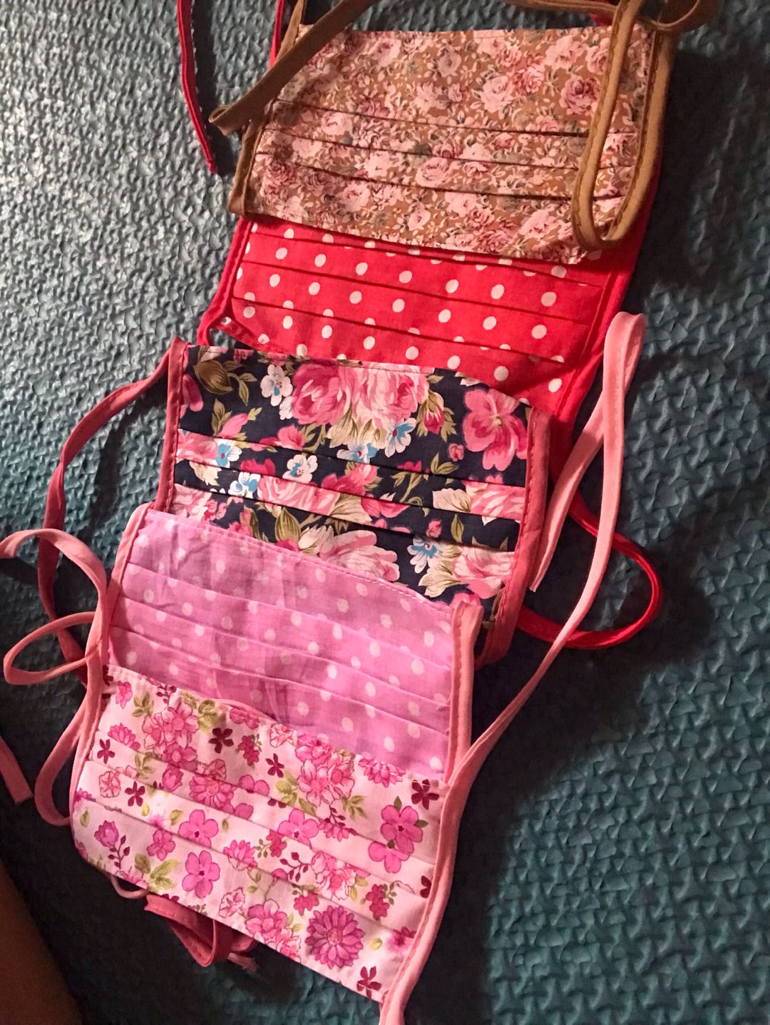 Masker Kain Polkadot Magenta Free Plastik