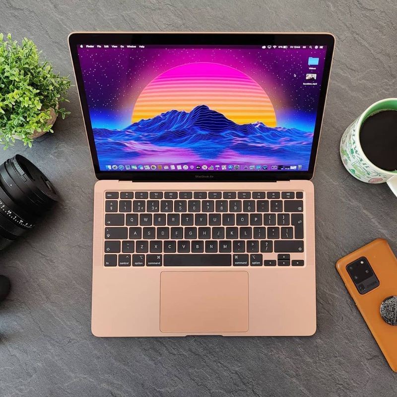 Macbook Retina 13 inch 2020  Bisa Instant Kurir