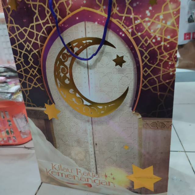 

Paper bag XL lebaran bahan dupex tebal isi 12 pcs terlaris dan termurah