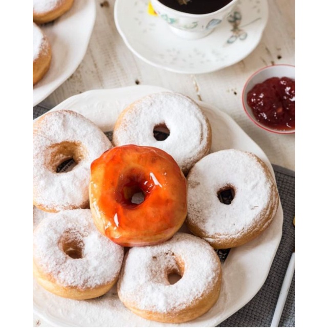 

Donat kentang frozen enak, sehat di lengkapi dengan selai dan gula halus