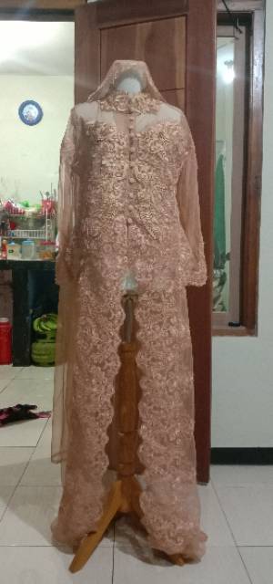 Atasan kebaya ekor free kerudung / kebaya pengantin