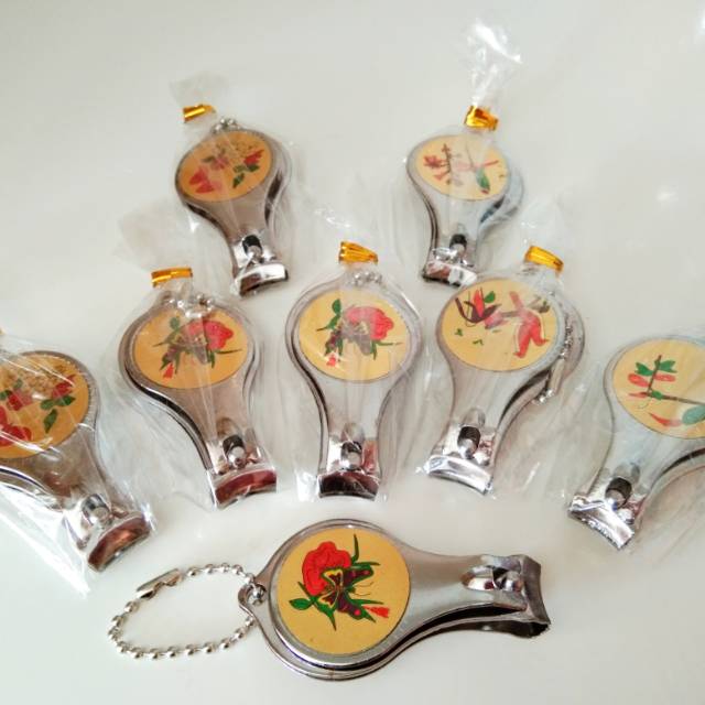 

Souvenir Pernikahan Murah Gunting Kuku Bulat Packing Plastik Minimal Order 100 pcs