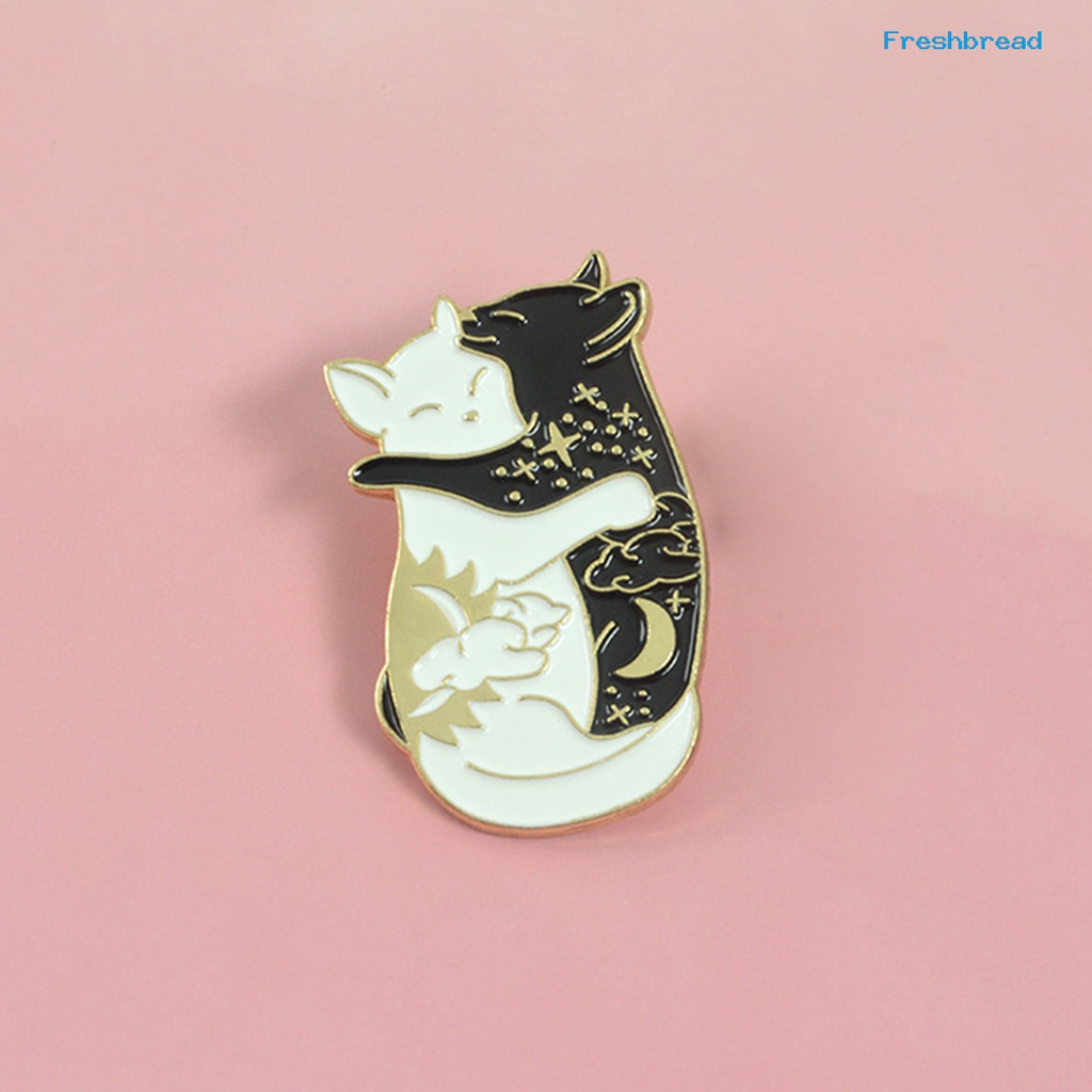 Bros Pin Enamel Bentuk Kucing Hugging Warna Hitam Putih Bahan Alloy Untuk Kerah Jaket Denim