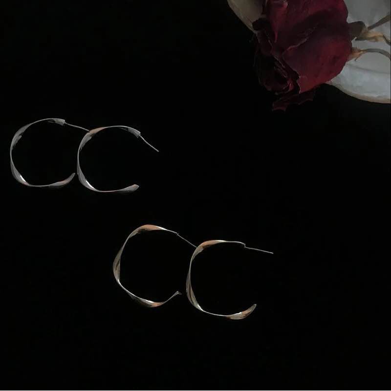 Anting Hoop Bulat Simple Elegan Gaya Korea untuk Wanita /  Fashion Elegant Women Girls Geometric