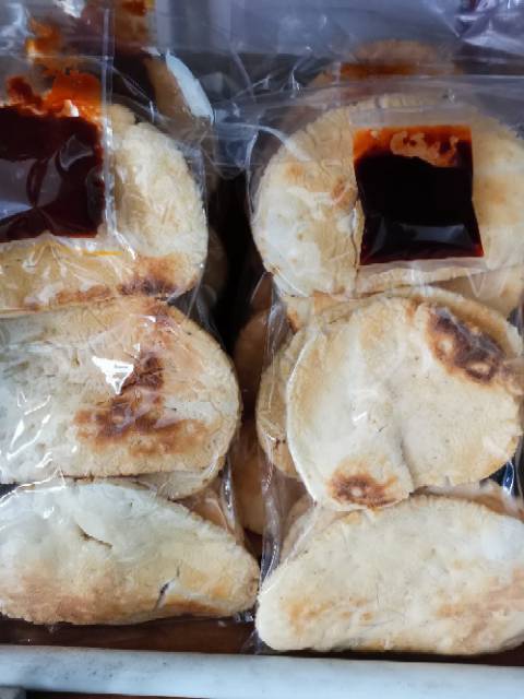 

Kerupuk kemplang panggang bakar badak khas palembang