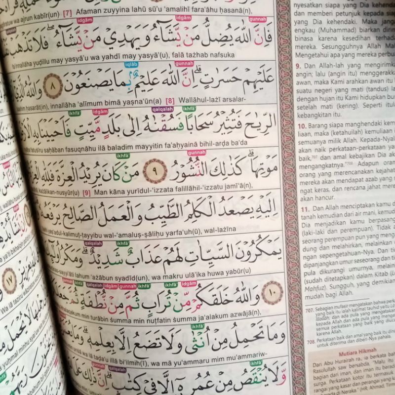 AL QURAN BESAR AL KARIM A4 AL QURAN TAJWID WARNA DAN TERJEMAH TRANSLITERASI LATIN (21×30cm)