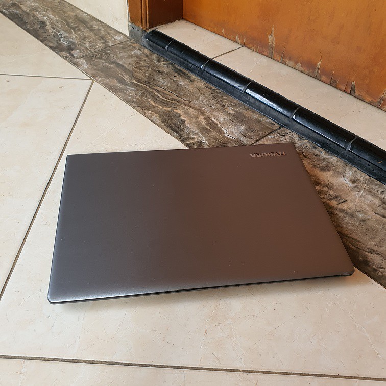 TOSHIBA Z30-B ULTRABOOK CORE i5 GEN 5 SUPER TIPIS HANYA 900 GRAM SAJA