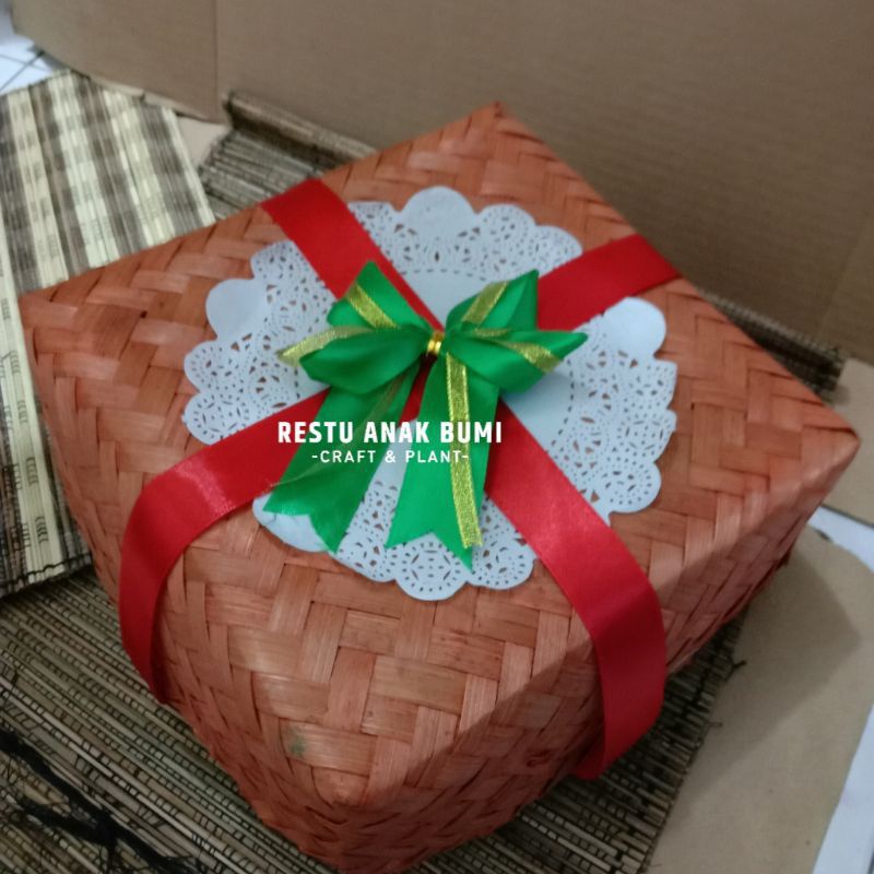 

(B012) Besek Bambu 18cm Warna Pita / Hampers / Warna / Hantaran / Make Up / Kosmetik / Saji Nasi
