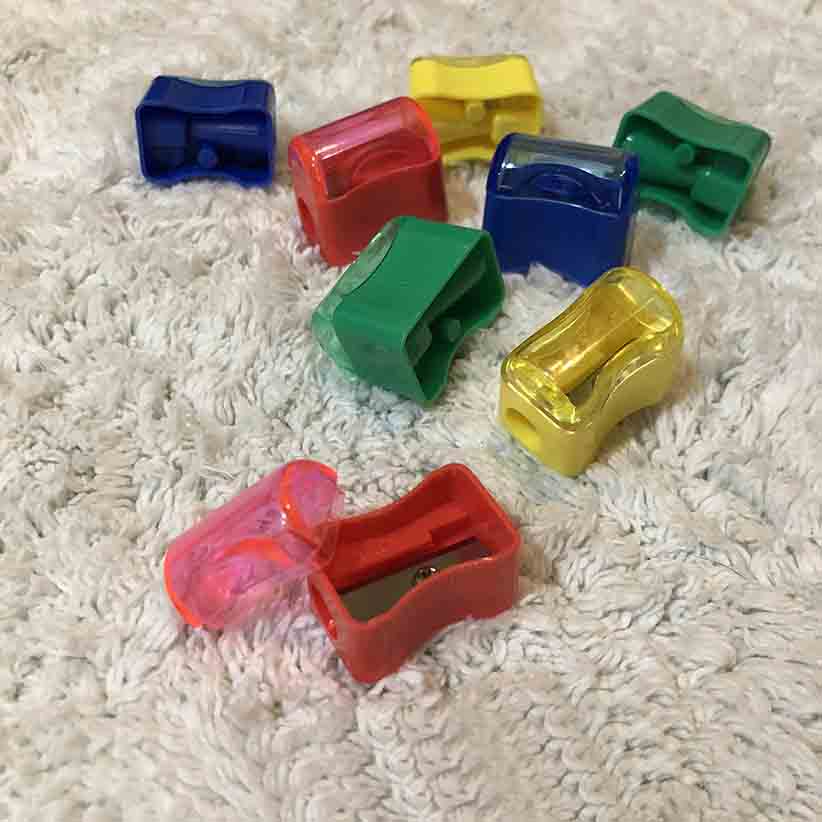 

RAUTAN PENSIL SHARPENER SERUTAN JOYKO KOSMETIK PENSIL -1 PCS