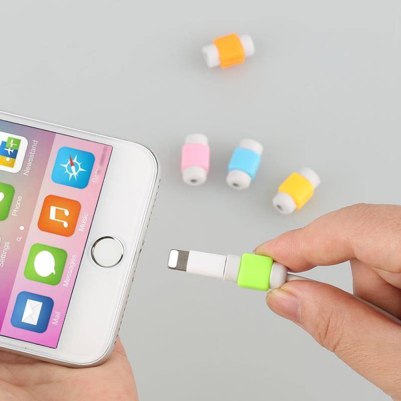 1pc Pelindung Kabel Data / Charger USB Warna Acak Untuk IPhone / Samsung