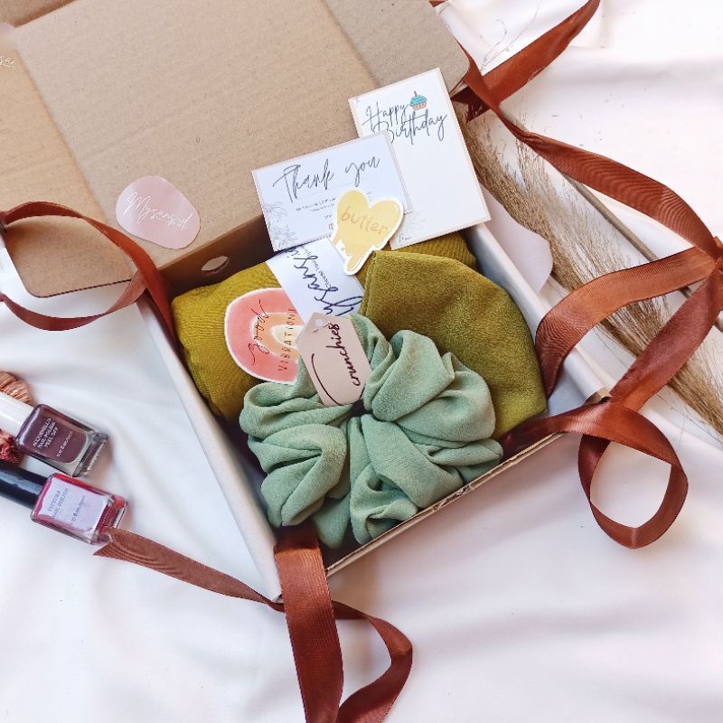 

Packing Hampers / nambah bungkusan hampers hadiah giftbox