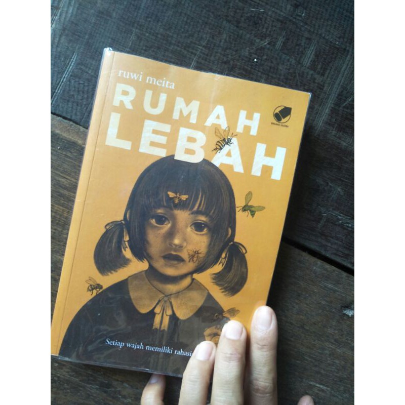 preloved novel RUMAH LEBAH