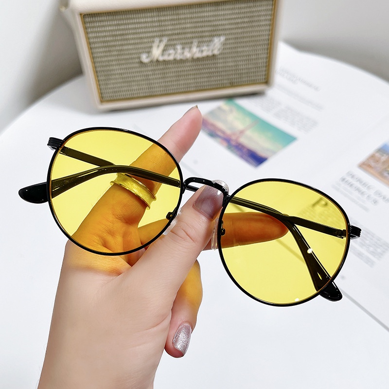 Kacamata Sunglass Model Tidak Rata Bahan Besi Gaya Retro