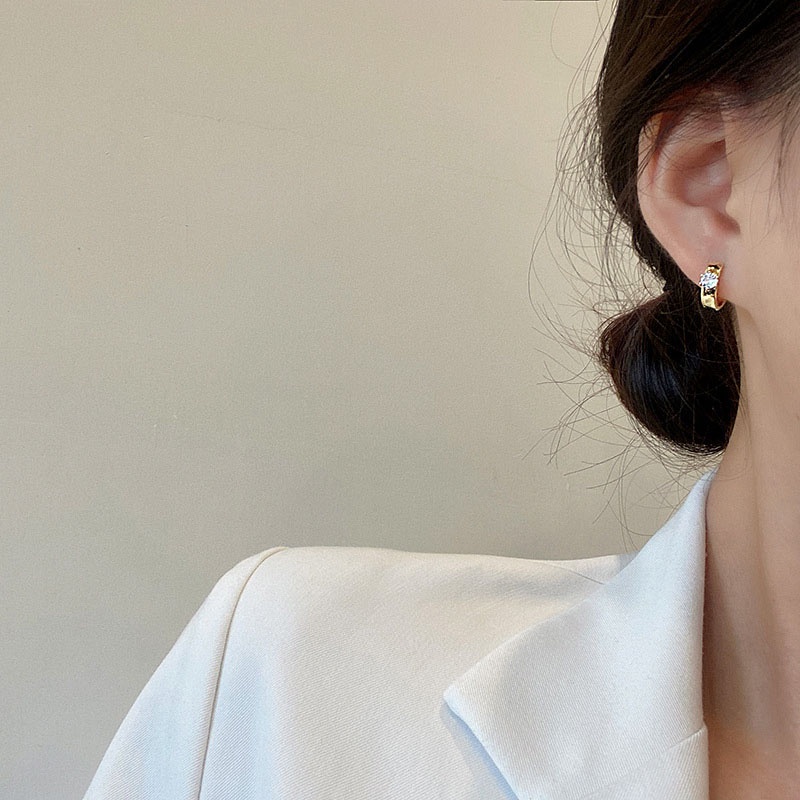 Anting Stud Bahan S925 Silver Needle Aksen Berlian Gaya Klasik