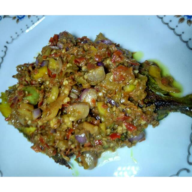 

Ikan bawal sambal pecak