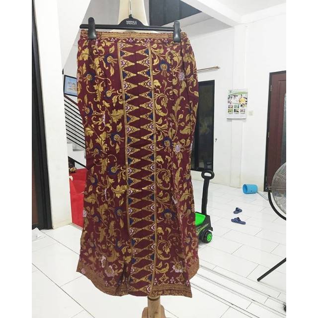 NEW

Rok Batik Prada