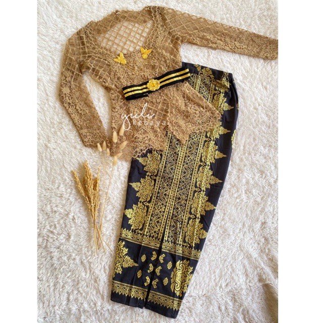 Set Kebaya Modern Semi Italy Tepi depan | Kebaya Bali Murah