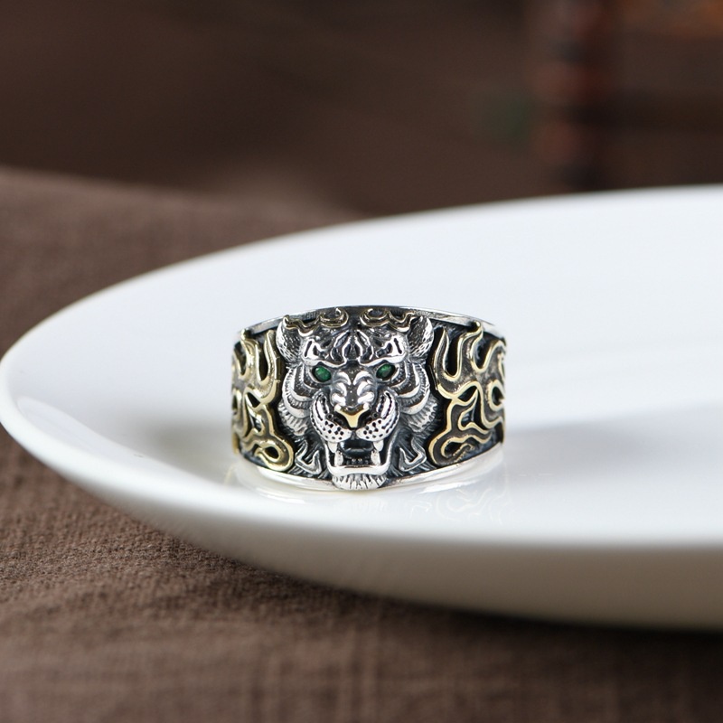 Cincin Model Terbuka Adjustable Desain Hewan Mata Harimau Hijau Gaya Retro Untuk Pria