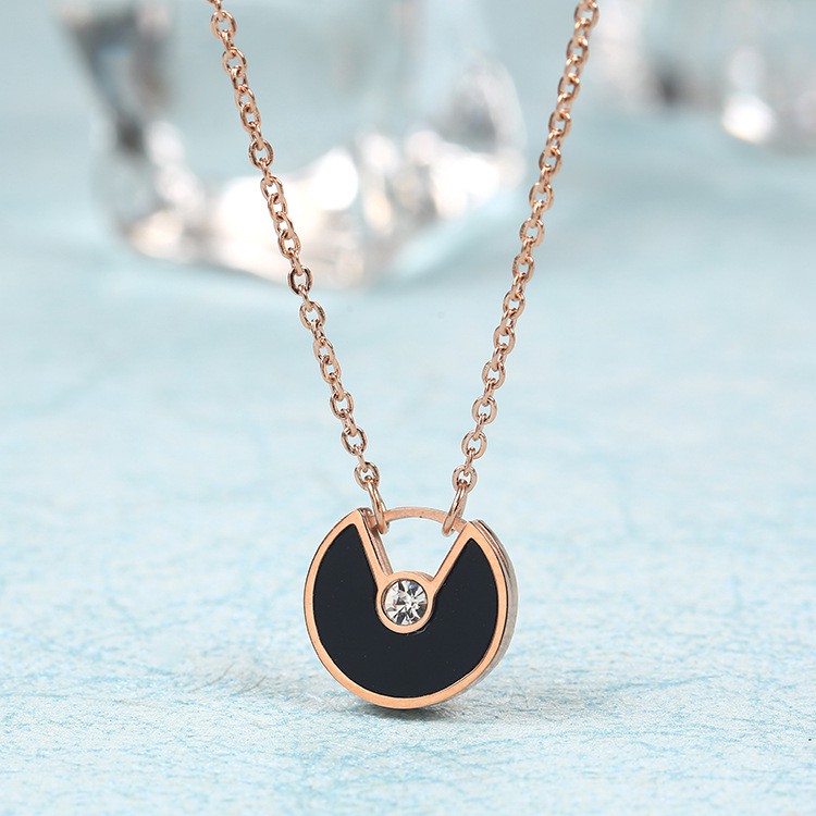 Perhiasan Kalung Korea Fashion Titanium Lingkaran Hitam Rosegold - BN394