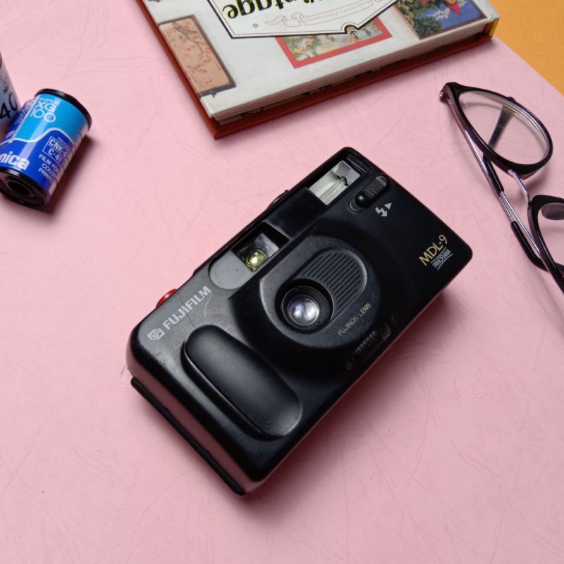 Kamera analog vintage retro jadul untuk pajangan, hiasan dinding, dan dekorasi-2