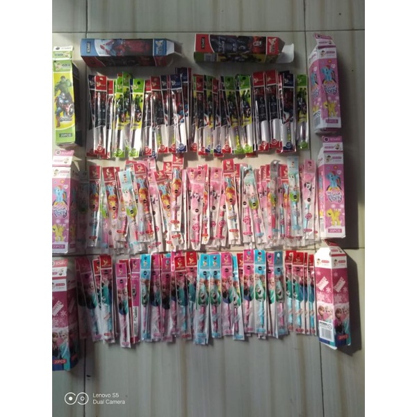 

Refill Pulpen Gel motif karakter