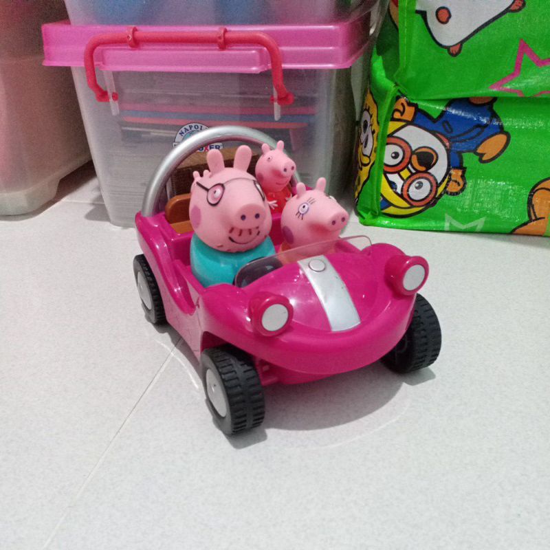 Preloved peppa pig mobil keluarga