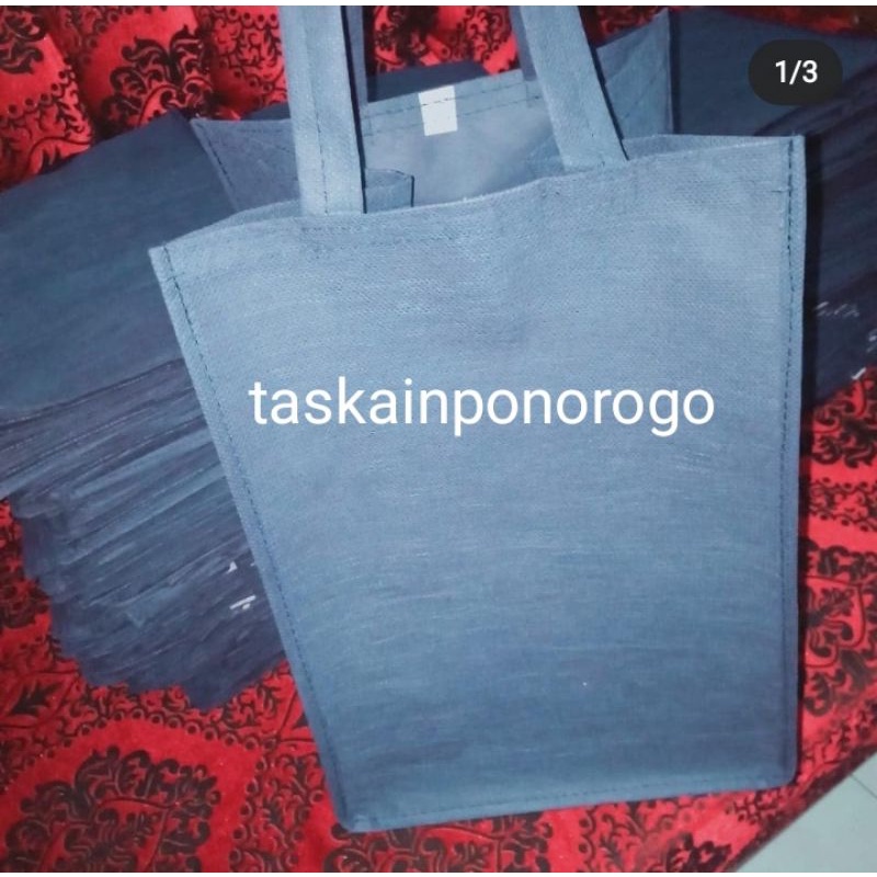 

TAS KAIN BAHAN SPUNBOND POLOS KOTAK NASI TEBAL KUAT READY