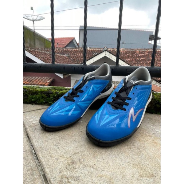 SEPATU FUTSAL SPECS ACCELERATOR SATU PRO TULIP BUE